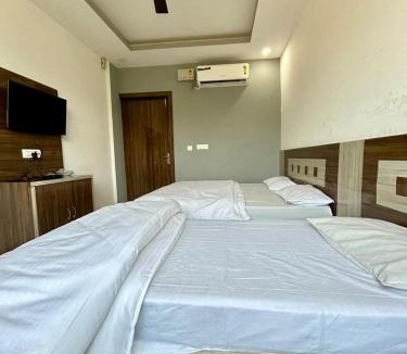 Kurukshetra Hotel | Laksh hotel,Proprietor Dilbag