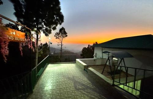 Lansdowne House | Lans Bliss Villa 2BHK with Sunset View by Homeyhuts