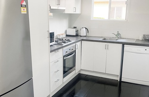 Freshwater House | Large 4 bdrm Freshwater House. WALK TO BEACH. Pet friendly. HUGE YARD