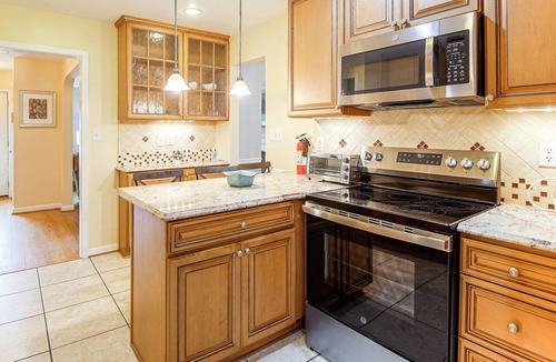 White Oak House | Large Deck & Yard w/ a View! Family Home Near DC