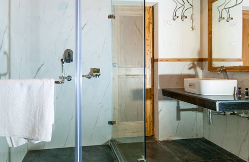 Manali Hotel | Larisa Resort, Manali
