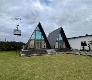 Bullawala House | Lawn Side Manor