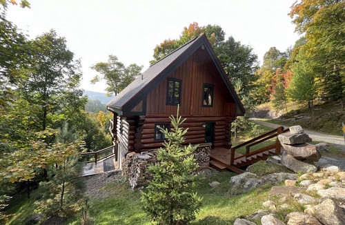 Lac Superieur Village Ski Chalet | Le Rustic Chic Cottage