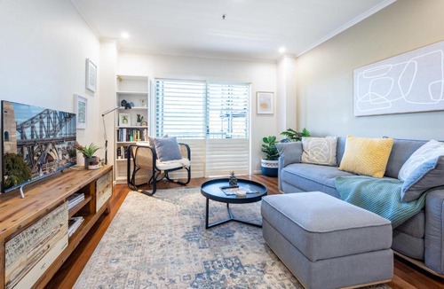 Darling Harbour Apartment | Light Resort Style Haven in Darling Harbour