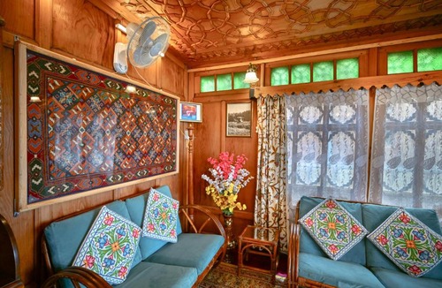 Nagin Bagh Hotel | Lily Houseboat