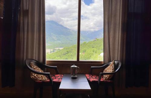 Vashist Hotel | Little Tibet Cafe & Riverbed Stays