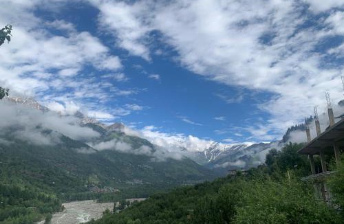 Vashist Hotel | Little Tibet Cafe & Riverbed Stays