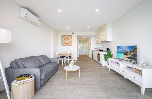 Liverpool Apartment | Liverpool 3Br APT Business/Hospital/Parking/8ppl