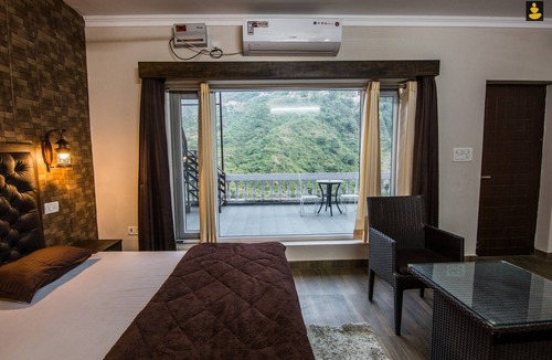 Bullawala Resort | LivingStone Riverside Hills Resort Suite Room