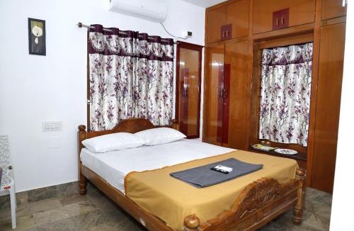 Egmore Hotel | Lloyd's Inn