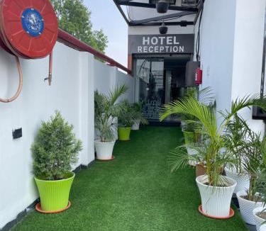Sanwer Hotel | LOTO Hotel The Seemank Aurobindo Hospital Indore