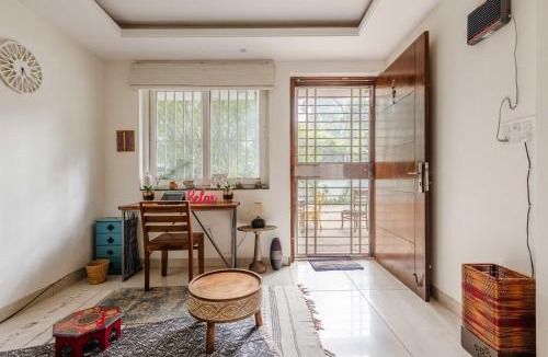 Saket Bed & Breakfast | Luxe 4BHK with Garden - Near Select City Saket