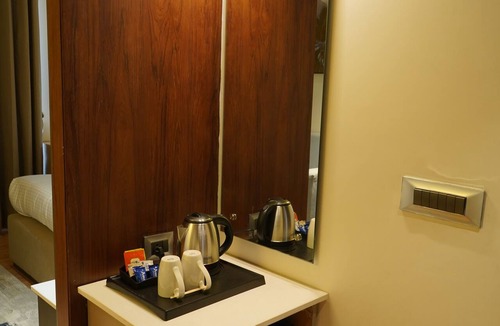 Kharar Hotel | Luxe Manor