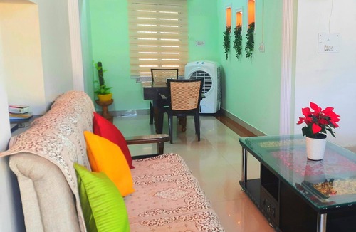 Dehradun Villa | Luxurious,Cozy two bedroom villa,couple & pet friendly,fastwifi,free parking.