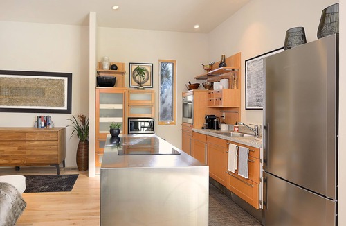 North Hills House | Luxurious Zen Retreat, ten minutes to the Plaza