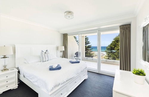 Manly Apartment | Luxury Manly Beachfront Apartment 3bdrs/2 bathrooms