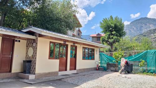 Mohal Hostel | LVMR DORMS MOHAL Bhuntar