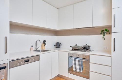 Macquarie Park Apartment | Macquarie Cozy Nest 2BR with Pool Near Train Shopping