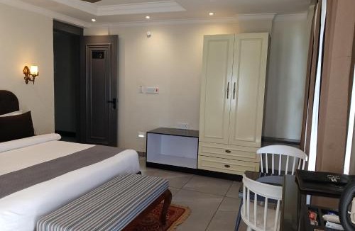 Lansdowne Hotel | Maheshwari international