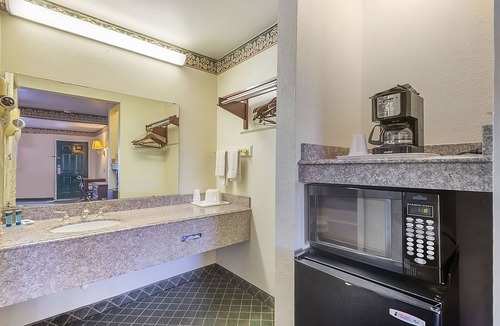 Three Rivers House | Make Your Trip More Enjoyable! Outdoor Pool, Onsite Parking, Pets Allowed!