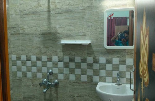Thirunallar Hotel | Malar Residency