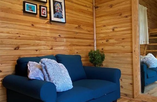 Thakursai Ski Chalet | Mamma Margherita Pizzeria-Stay-Art