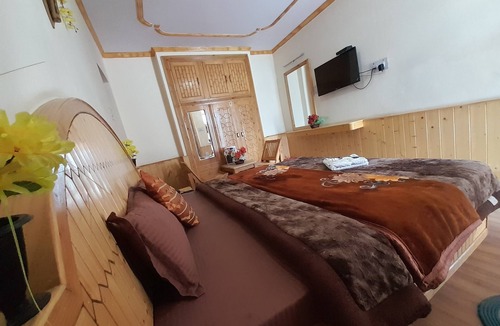 Simsa Village Hotel | Manali Hotels With Beautiful View & Snow Peak Mountain View