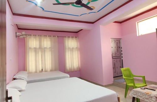 Shivanandi Hotel | Mandakini River View