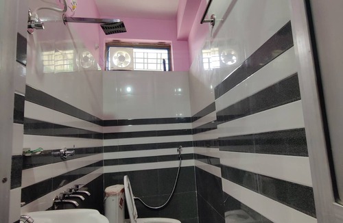 Shivanandi Hotel | Mandakini River View
