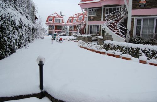 Baldeyan Resort | Marigold Sarovar Portico Shimla with Heated pool and AC Rooms-A Resort cottage and SPA