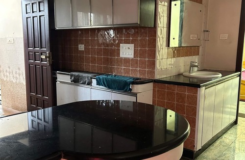 Nungambakkam Apartment | Marvelous 3-bedroom apartment with AC in vibrant Chennai