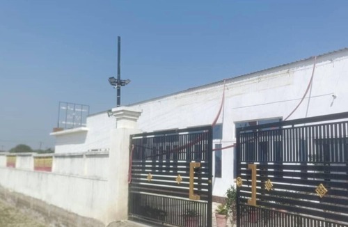 Rae Bareilly District Hotel | Marvelous 6-bedroom hotel with AC in charming Bachhrawan