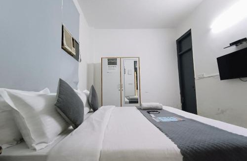 Hauz Khas Village Hotel | Mauryan Express Hotel Hauz Khas Fort