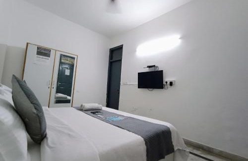 Hauz Khas Village Hotel | Mauryan Express Hotel Hauz Khas Fort