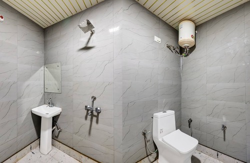 New Delhi Hotel | Mauryan Signature hotel Devli Khanpur