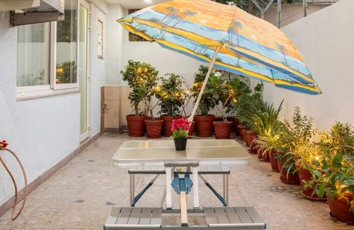 Sushant Lok Apartment | Medical friendly 2 BR near Fortis Parfait Street