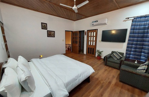 Kasauli Villa | Mehar Villa 3BHK with Private Cook, Garden, Views
