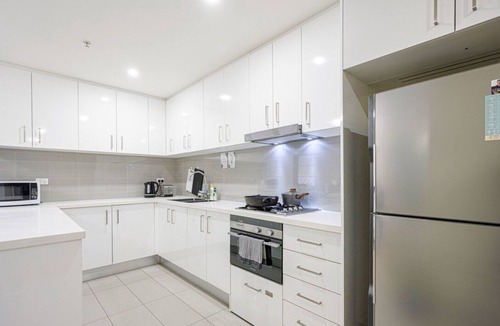 Burwood Apartment | MetaWise Burwood Westfield Cozy 2Bed Free Parking