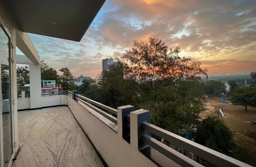 Greater Noida House | Metro Connected Homestay with Parkview