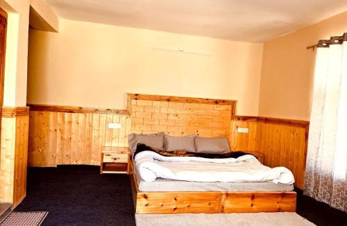 Kaza House | Middleland homestay kaza
