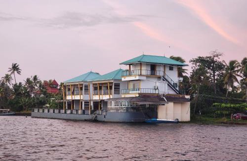 Alappuzha Resort | MIRAS PMC Lakeshore Resort
