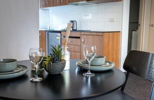 Parramatta Apartment | Modern 1BR Apartment Walk to Station & Westfield Pool Wi-Fi Parramatta CBD