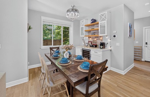 Edmonds House | Modern Edmonds Escape: Spacious, 3BDRM, Fireplace