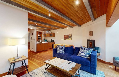 Taos Ski Valley Condo | Modern Mountain Escape - Walk to Lifts & Town