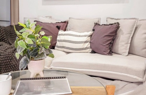 Kings Cross Apartment | Modern stylish 1BR apartment w/balcony, superb location