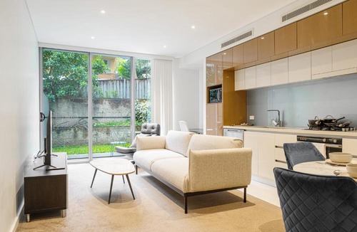 Lane Cove North Apartment | Modern Urban Retreat 1BR Apt near Chatswood