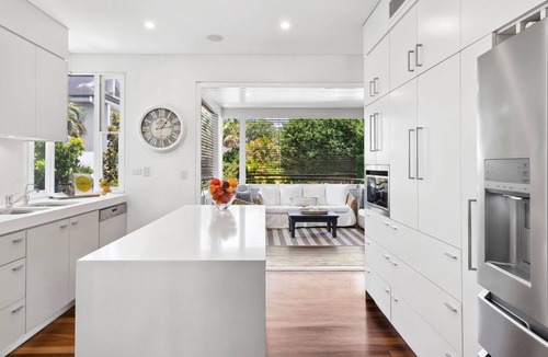 Manly House | Moments to Manly Beach – 4 Bedroom Retreat