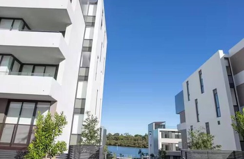 Mortlake Apartment | Mortlake 2BR Apt by the Lake Bay with Nice View