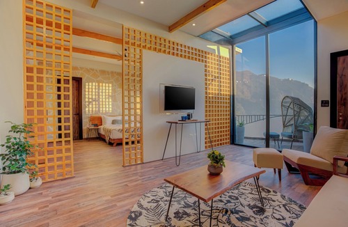 Haridwar Bed & Breakfast | MoShams Aksha Mountain Suite, Balcony, Breakfast