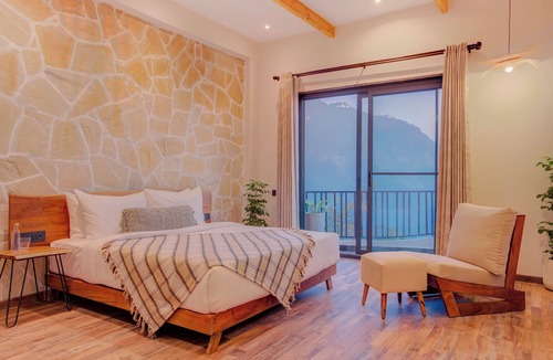 Haridwar Bed & Breakfast | MoShams Aksha Mountain Suite, Balcony, Breakfast